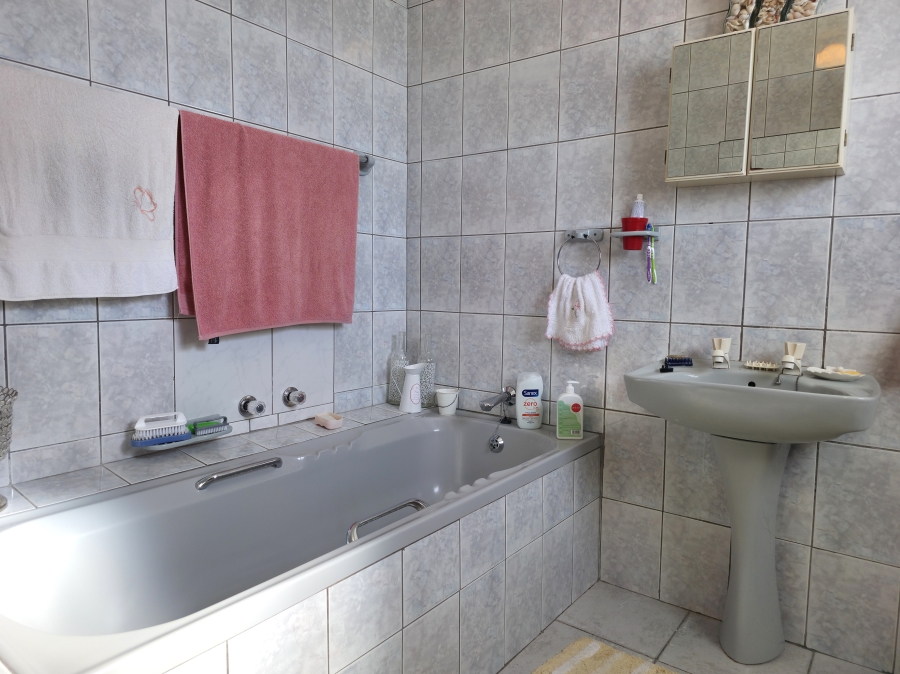 3 Bedroom Property for Sale in Wavecrest Eastern Cape